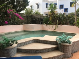 I did have a very quick dip in the pool at Anne and Jon's place, Vale do Lobo